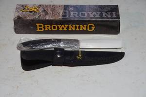 lot 302 image: NEW Browning Knife