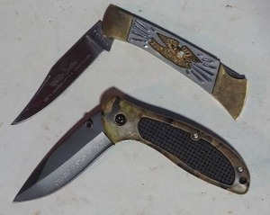 lot 309 image: 2 pocket knifes