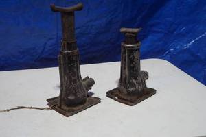 lot 315 image: Used Car Jacks