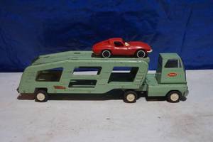 lot 361 image: Vintage Tonka Transport Truck
