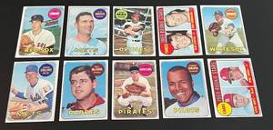 lot 67 image: 1969 Topps Baseball Lot of 20 Vintage Cards