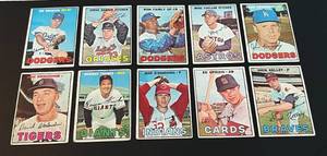 lot 98 image: 1967 Topps Baseball Lot of 20 Vintage Cards