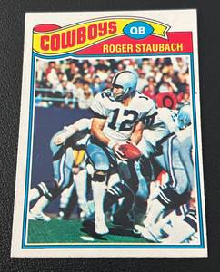 lot 306 image: Roger Staubach 1977 Topps #45 Vintage Football Card