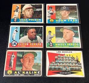 lot 379 image: 1960 Topps Baseball 55 Card Vintage Lot