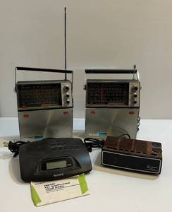 lot 4 image: Group Of Misc. Vintage Electronics Including Wards Brands Airline 5 Band Radios 1 Parts 1 Works And More