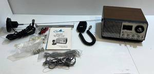 lot 7 image: Vintage Cobra 86XLR (Like New) With Antenna And More (WORKS)