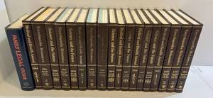lot 59 image: Group Of 1980s Books Including Encyclopaedia Britannica And More