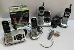 lot 71 image: Group Of Uniden Phones