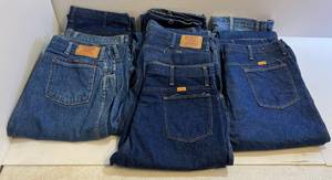 lot 88 image: Group Of Misc. Name Brand Jeans Size 38x32 Carhartt, Rustler And More