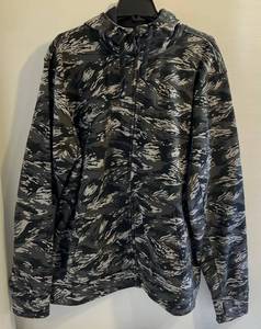 lot 101 image: North Face Camo Zip Up Hoodie (Worn Once) Size XXL