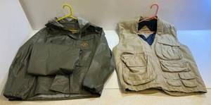 lot 102 image: Red Head Hunting Vest Size (XL) & Stearns Two Piece Rain Suit (XL)