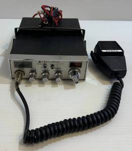 lot 118 image: Vintage Cobra 21 LTD  CB Radio WMicrophone And 12V Hookup (Untested)