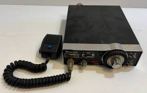 lot 120 image: RARE Vintage Midland 13-881B CB Radio WMicrophone And 12V Hookup (Untested)