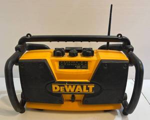 lot 129 image: DeWalt Radio (Works)