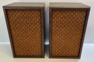 lot 145 image: Pair Of Vintage Bookshelf Speakers (Work) 18T x 11W x 9D