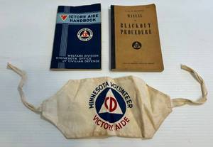 lot 172 image: US Wartime Civil Defense Minnesota Volunteer Victory Aid Armband And Manuals