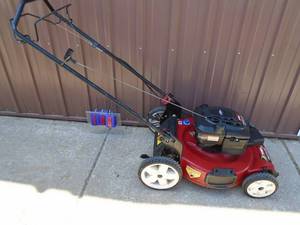 lot 108 image: Toro self propelled recycler mower. Used condition. Tested & works. As shown.