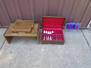 lot 118 image: Book stand & Oneida flatware in box. As shown.