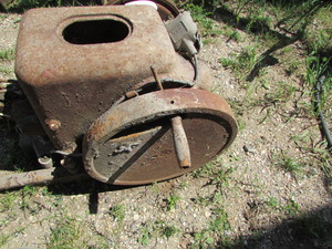 lot 8 image: One Cylinder Antique Motor