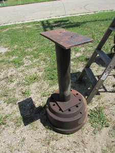 lot 9 image: Tool Stand