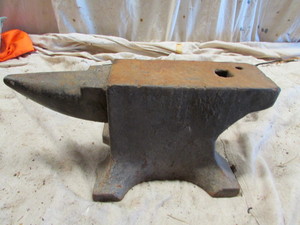 lot 10 image: Anvil