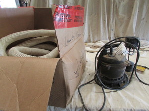 lot 38 image: Submersible Pump