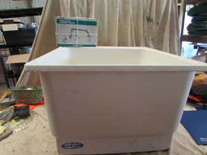 lot 118 image: New Utility Sink