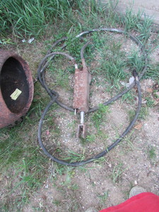 lot 130 image: Large Hydraulic Cylinder