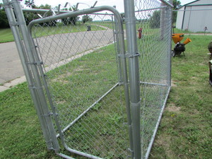 lot 135 image: Pet Kennel