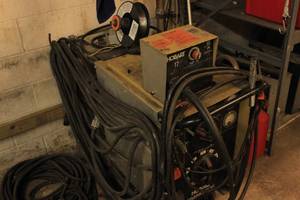lot 4 image: Hobart Fabricator Hobart 17 Welder, 3 Phase Tested and Functioning Wire Included - No Gas Tank