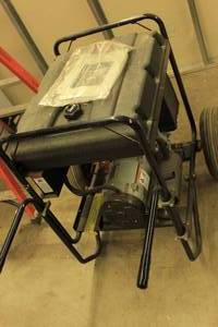 lot 5 image: Onan Elite 140 PRO6000E Gas Generator, Bought in 1999 Never Used