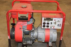 lot 12 image: Shindaiwa G3000 Gas Powered Generator