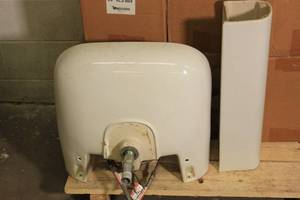 lot 20 image: Porcelain Standing Sink