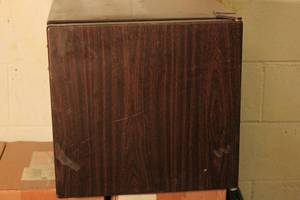 lot 24 image: Kenmore 18x18x16 Mini Fridge