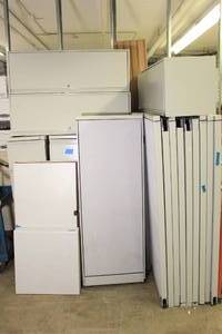 lot 26 image: Office Cubicle - See Pictures