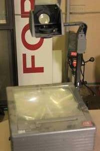lot 19 image: 3M 9550 Screen Projector