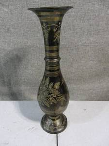 lot 5 image: Vintage Brass Flower Vase