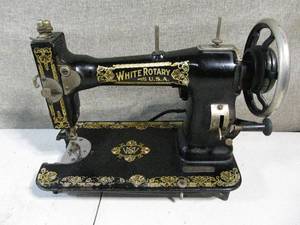 lot 7 image: Vintage White Rotary Electric Sewing Machine FR3267948