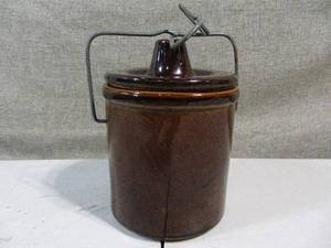 lot 12 image: Classic Clay Glazed Potting Jar with Locking Lid