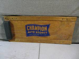 lot 20 image: Champion Auto Creeper