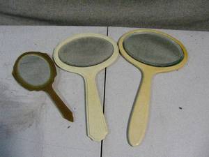 lot 23 image: Collection of Vintage Hand Mirrors (Set of 3)