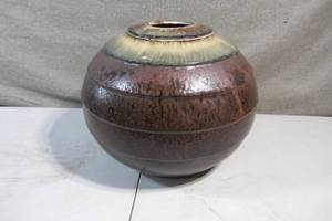 lot 30 image: Large Laminar Style Vase