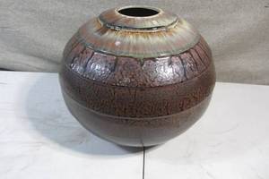 lot 31 image: Large Laminar Style Vase