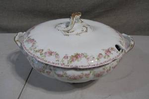 lot 54 image: Soup tureen by Ch Field Haviland Limoges France