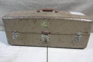 lot 69 image: Vintage Union SteelMetal ToolTackle Box WBuilt in Trays