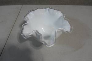 lot 79 image: White Ceramic with Glass Rim Flower Pedal Style Bowl Dish