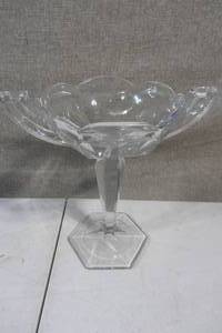 lot 83 image: Large Crystal Goblet Dish