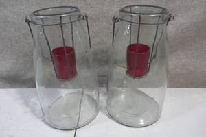 lot 84 image: Set of 2 Glass Candle Lanterns