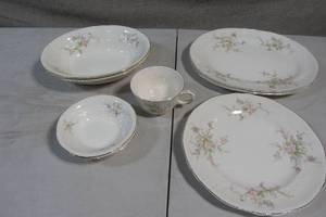 lot 86 image: Set of Crown Potteries Floral Printed Gold Tweed Dishes