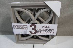 lot 92 image: 3 Piece Wall Decor
